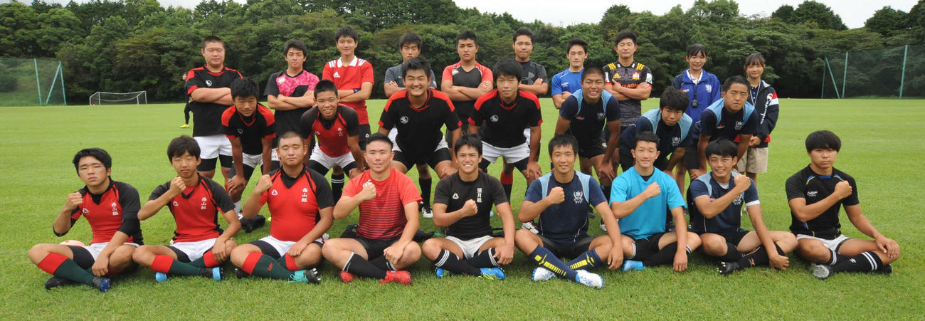初戦に向けて気合を入れる合同チームの選手ら