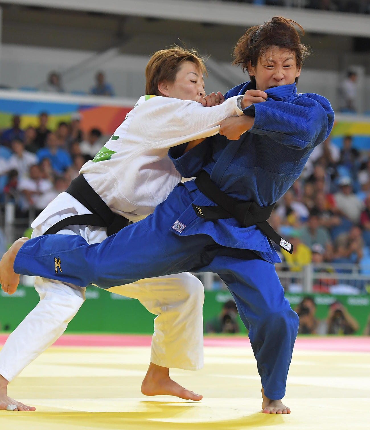 リオデジャネイロ五輪　柔道女子48キロ級・3位決定戦　モンゴルのウランツェツェグに勝ち銅メダルを獲得した近藤亜美（右）（2016年8月6日撮影）