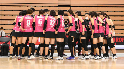 日立対姫路　試合前に円陣を組む姫路の選手たち（撮影・滝沢徹郎）