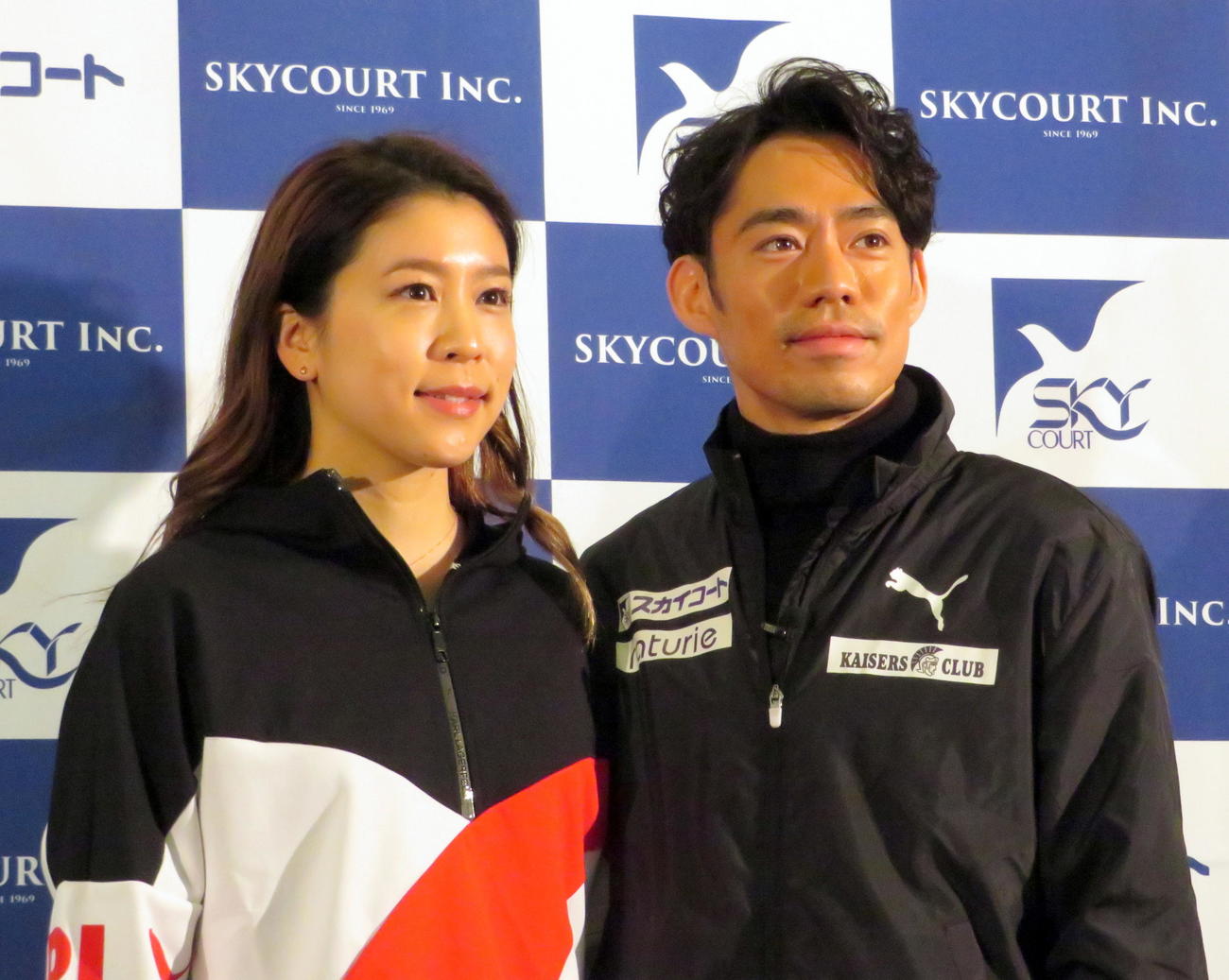 アイスダンスの村元哉中（左）と高橋大輔（20年1月13日撮影）
