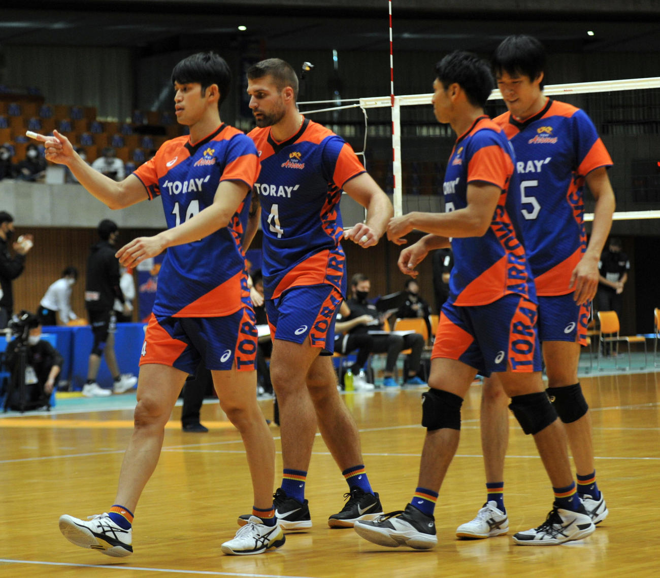 開幕3連敗を喫した東レの選手たち