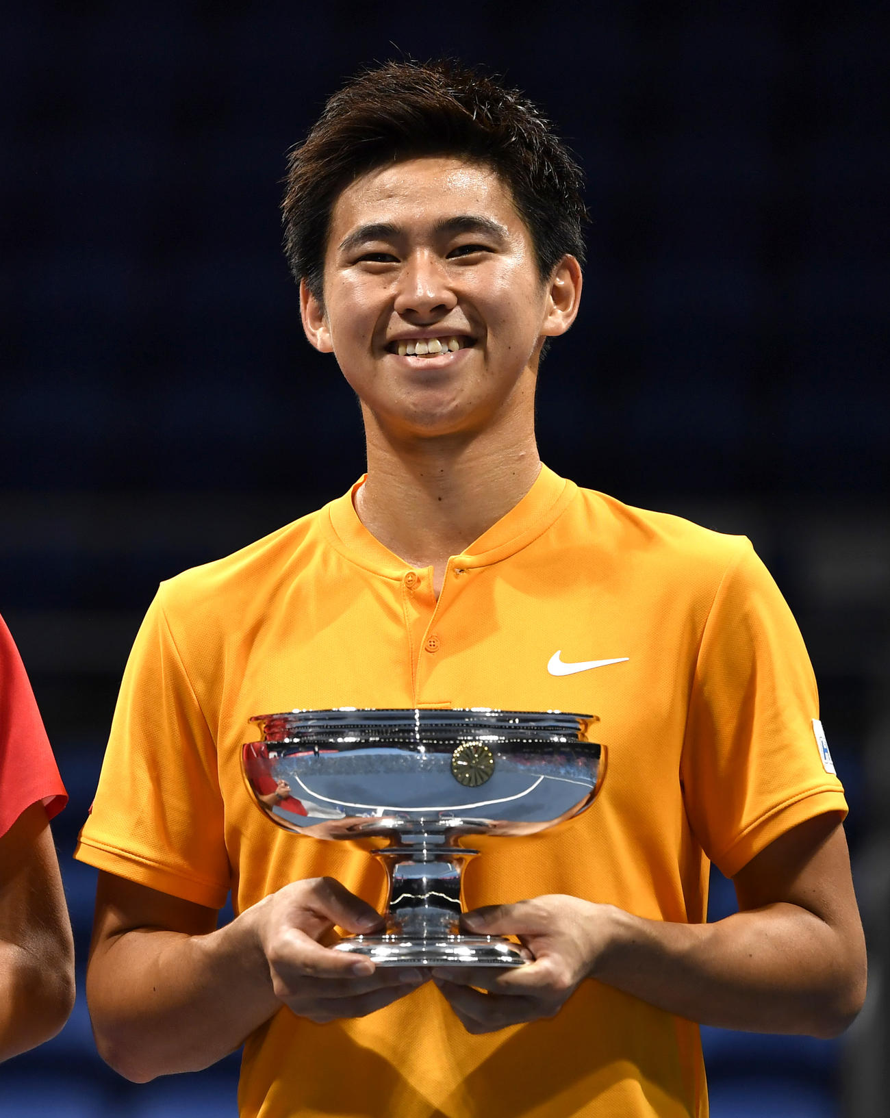 男子シングルスで優勝し、笑顔を見せる中川直樹（共同）