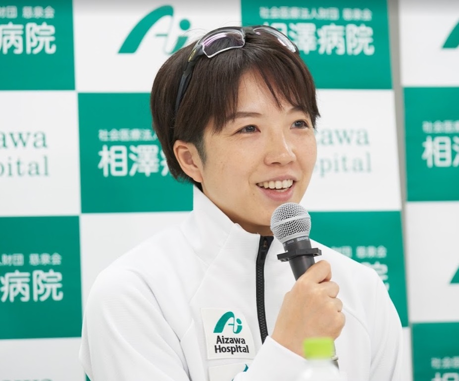 オンライン取材に応じる小平奈緒（相沢病院提供）