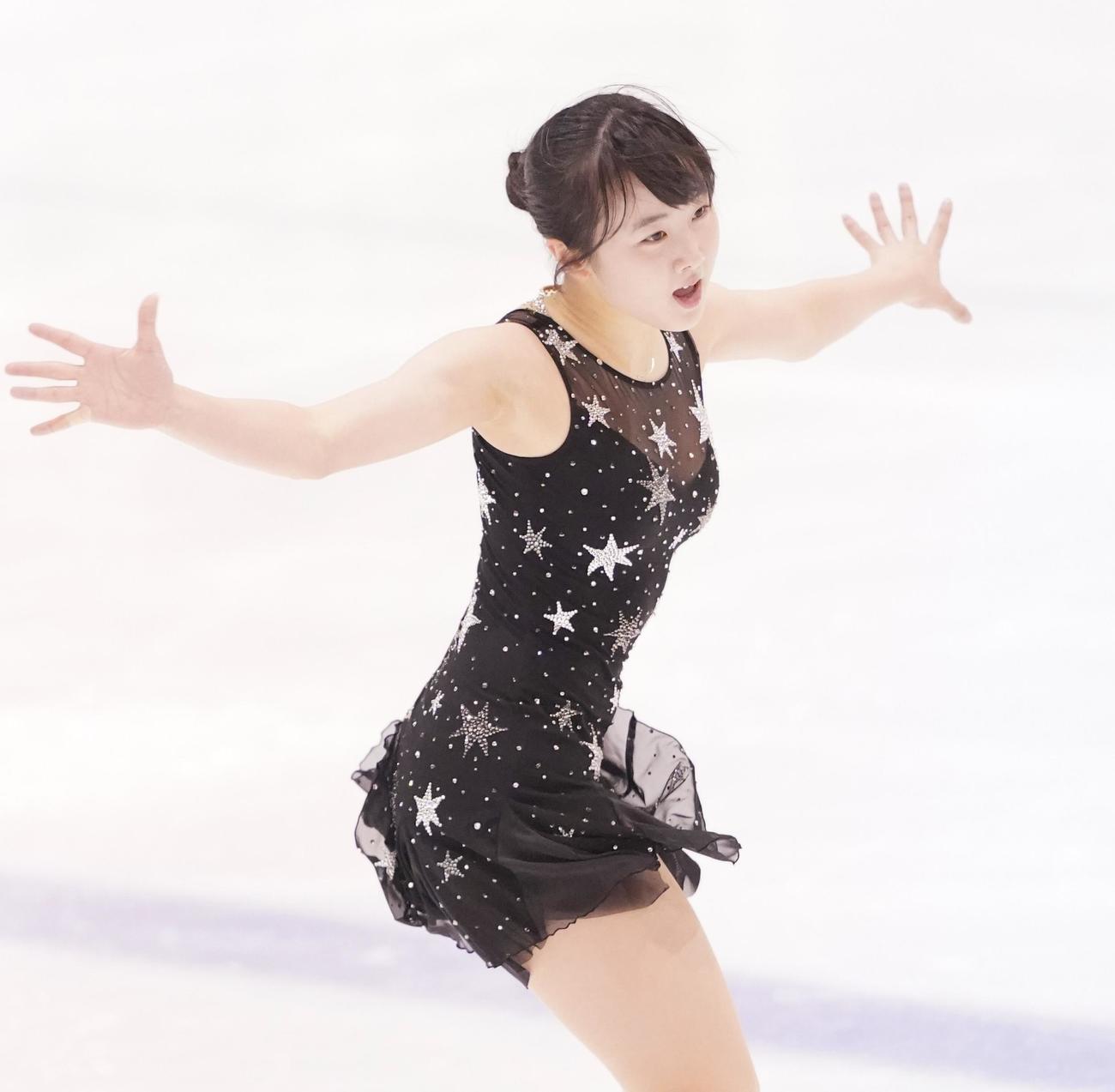 フィギュアスケート東日本選手権・女子SPで演技をする本田望結（撮影・菅敏）