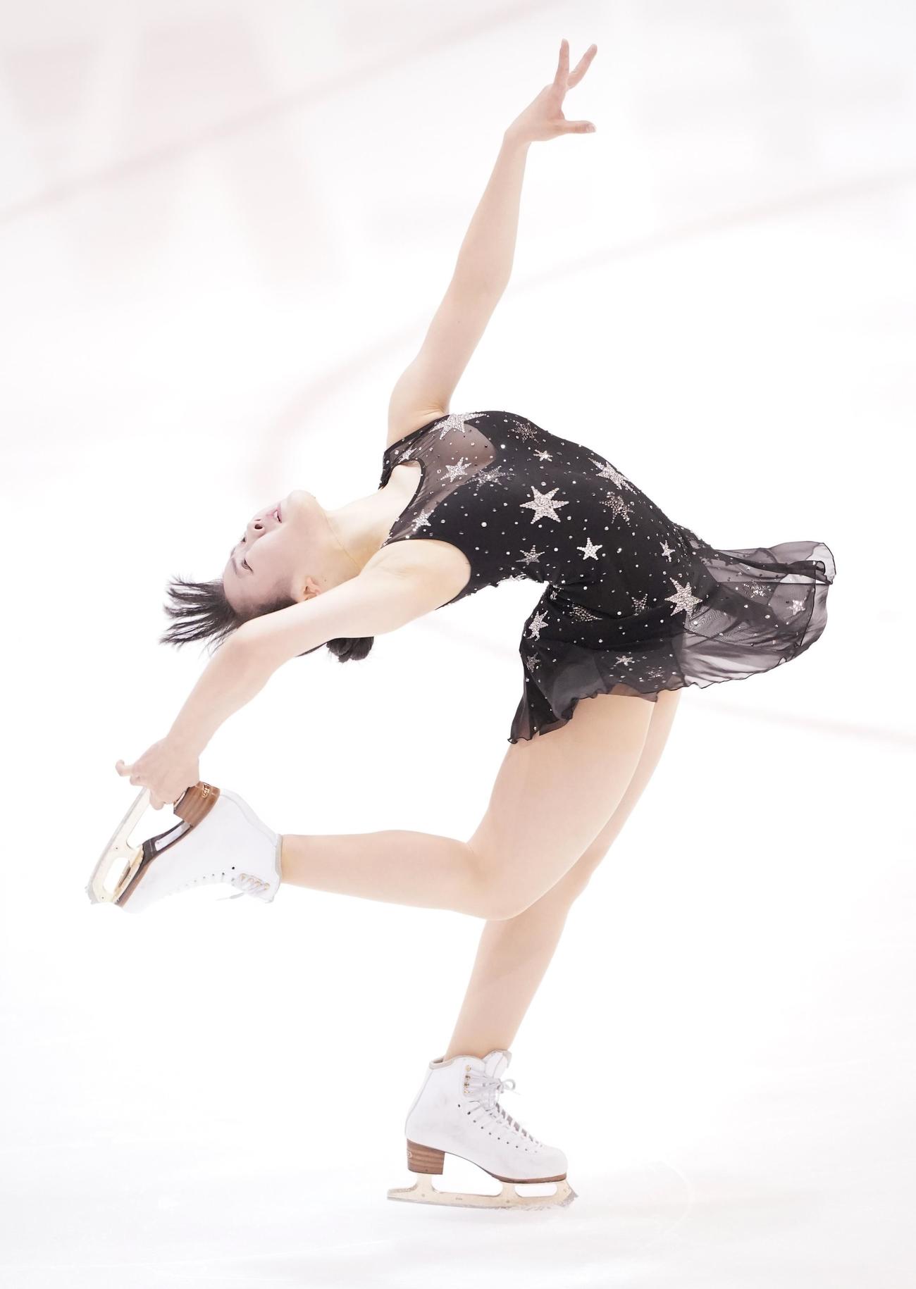 フィギュアスケート東日本選手権・女子SPで演技をする本田望結（撮影・菅敏）