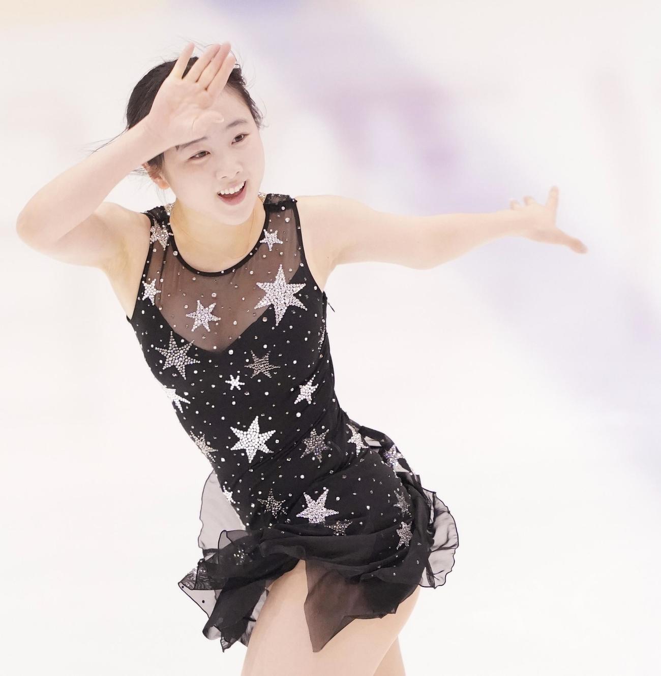 フィギュアスケート東日本選手権・女子SPで演技をする本田望結（撮影・菅敏）
