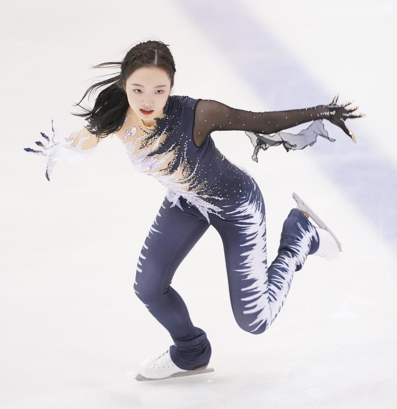 フィギュアスケート東日本選手権・女子SPで演技をする本田真凜（撮影・菅敏）