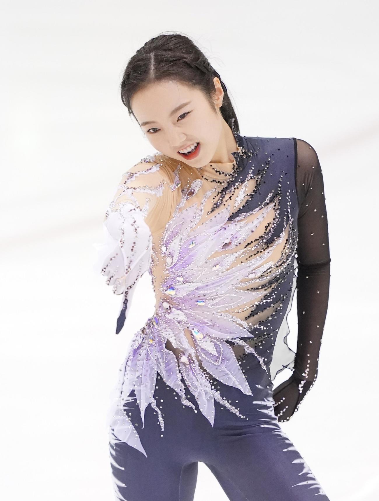 フィギュアスケート東日本選手権・女子SPで演技をする本田真凜（撮影・菅敏）