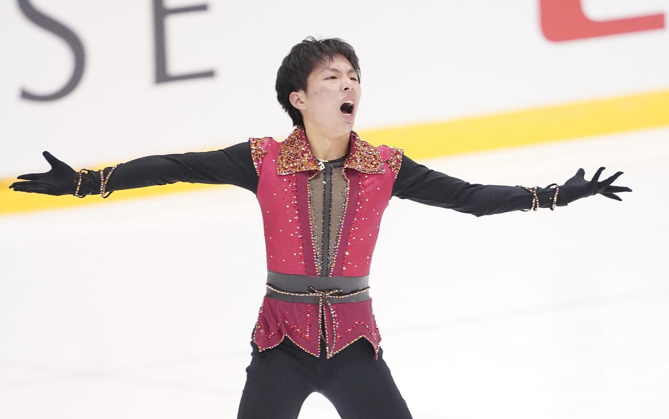 フィギュアスケート東日本選手権・ジュニア男子フリーで演技をする三浦（撮影・菅敏）