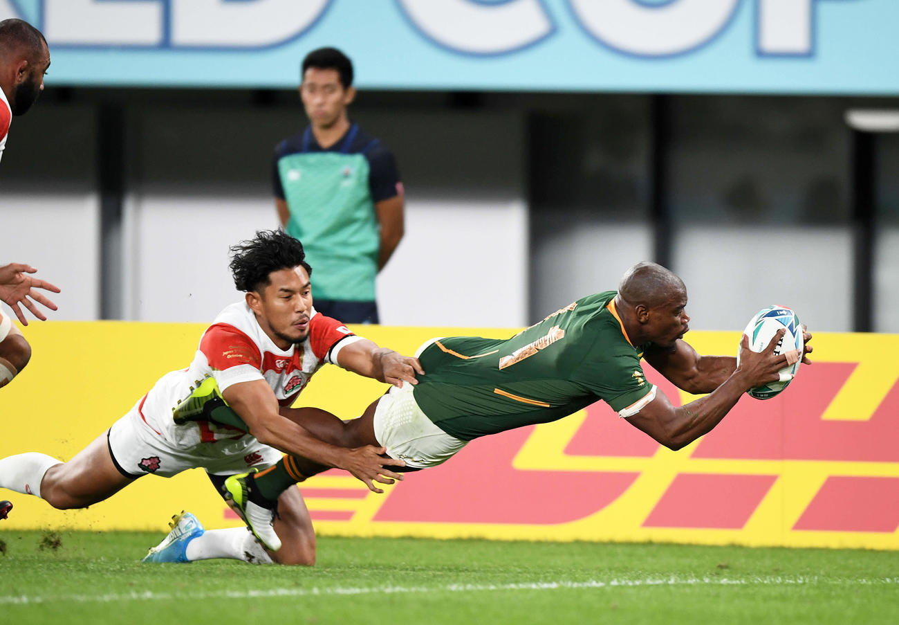ラグビーW杯準々決勝、日本戦の前半に先制トライを奪う南アフリカWTBマピンピ（2019年10月20日撮影）