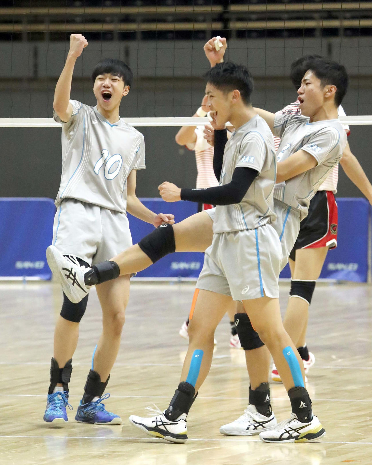 得点を決め喜ぶ恵庭南の選手たち（撮影・佐藤翔太）