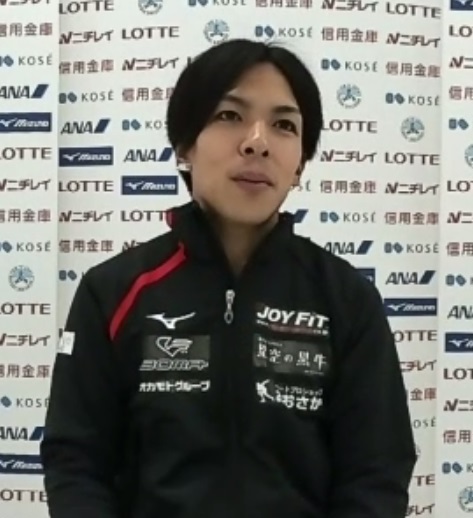 オンライン取材に応じる藤野裕人