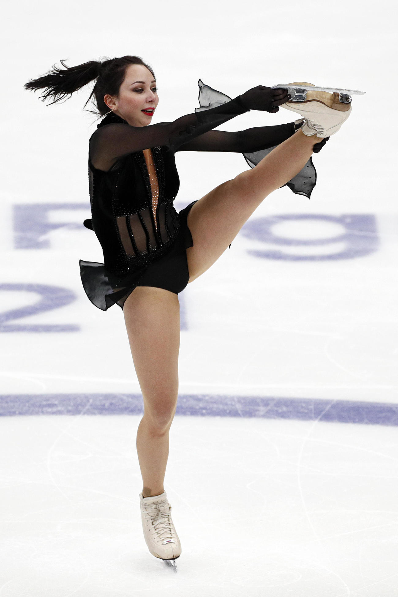 グランプリ（GP）シリーズ第5戦ロシア杯フリー　演技するトゥクタミシェワ（AP）