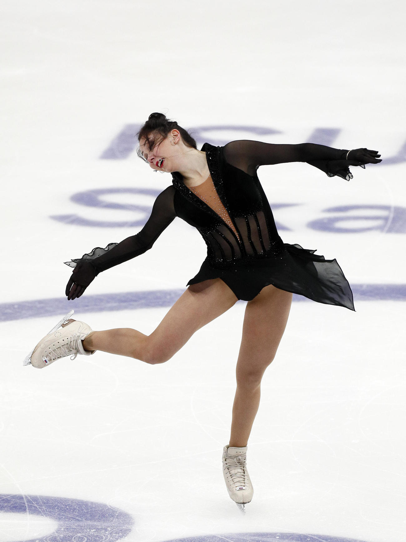 グランプリ（GP）シリーズ第5戦ロシア杯フリー　演技するトゥクタミシェワ（AP）