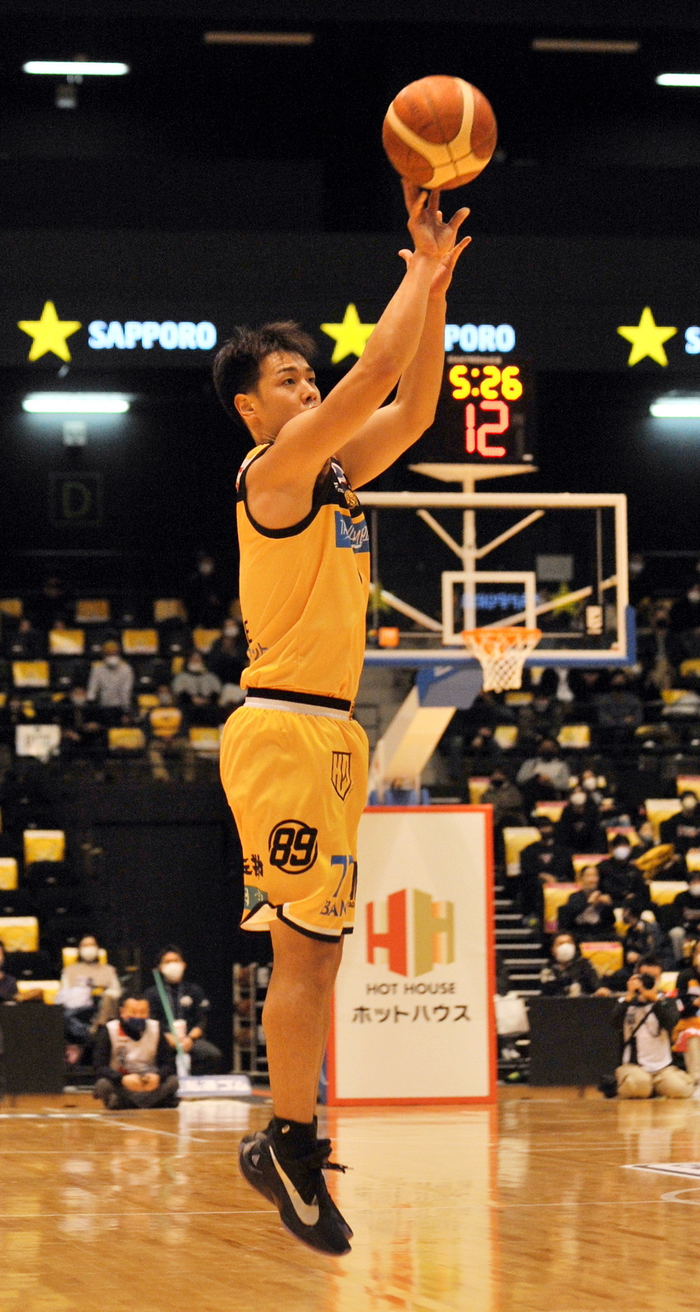第4Q、仙台沢辺が3点シュートを決める