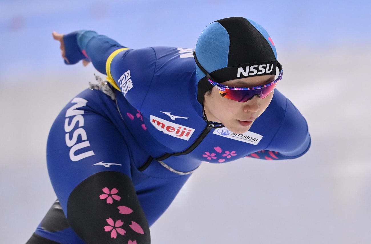 女子1500メートルで滑走する高木美（代表撮影）