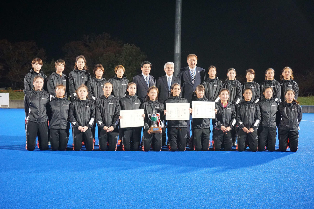 ホッケー日本リーグ女子決勝に敗れ、準優勝となったソニーのメンバー（撮影・金子航）