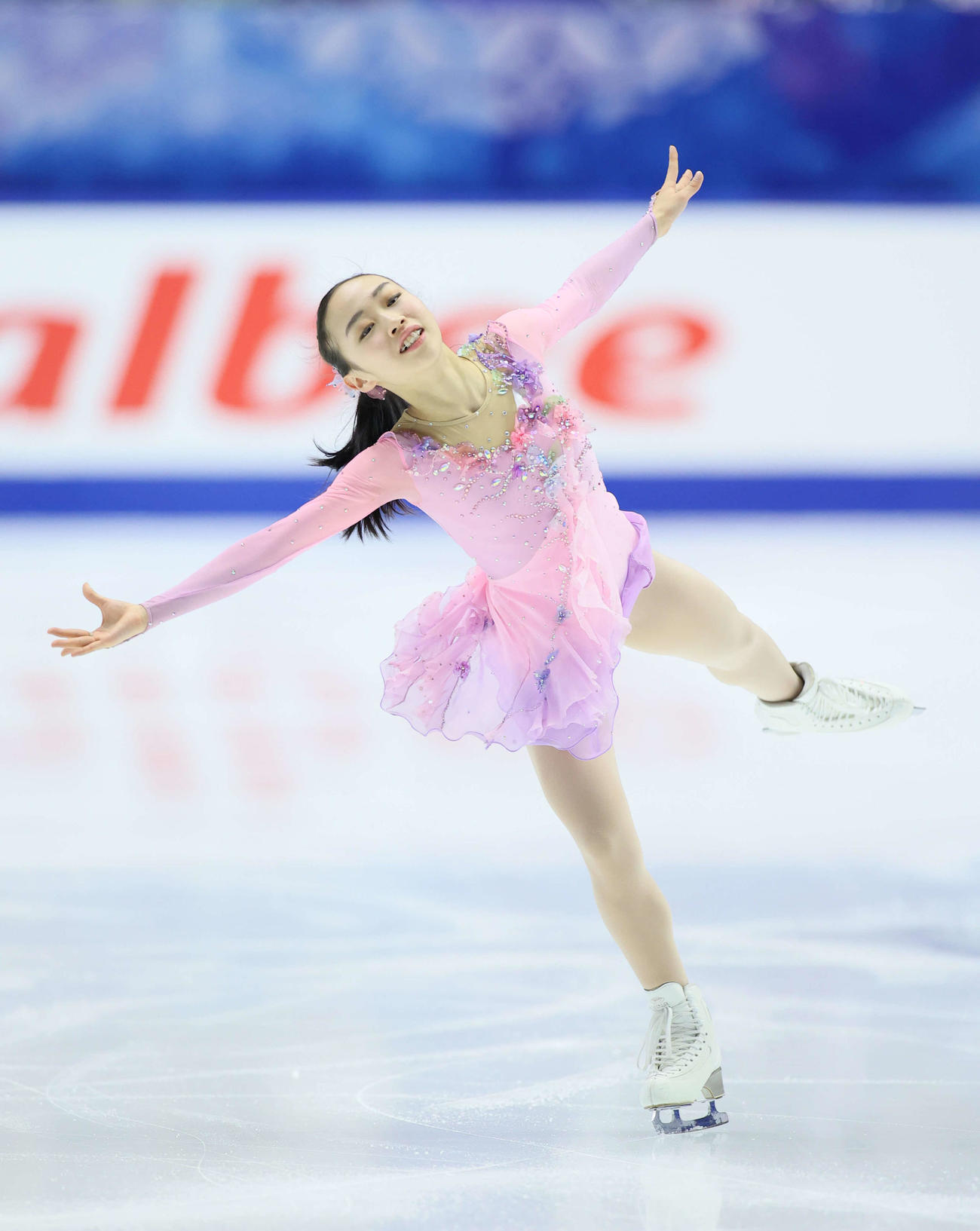 フィギュアスケートNHK杯女子ショートプログラム　演技をする松生理乃（代表撮影）