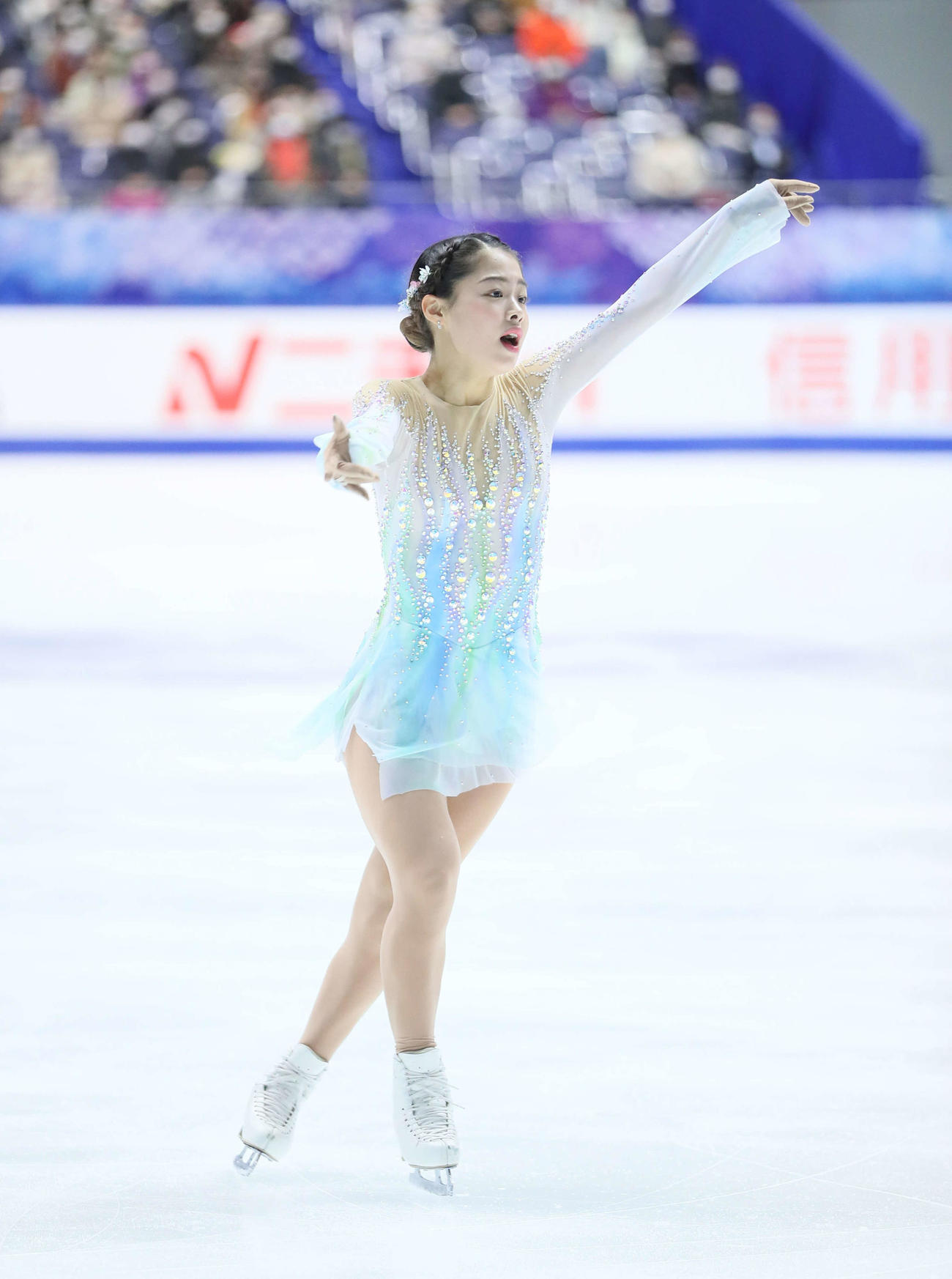 フィギュアスケートNHK杯女子ショートプログラム　演技をする横井ゆは菜（代表撮影）