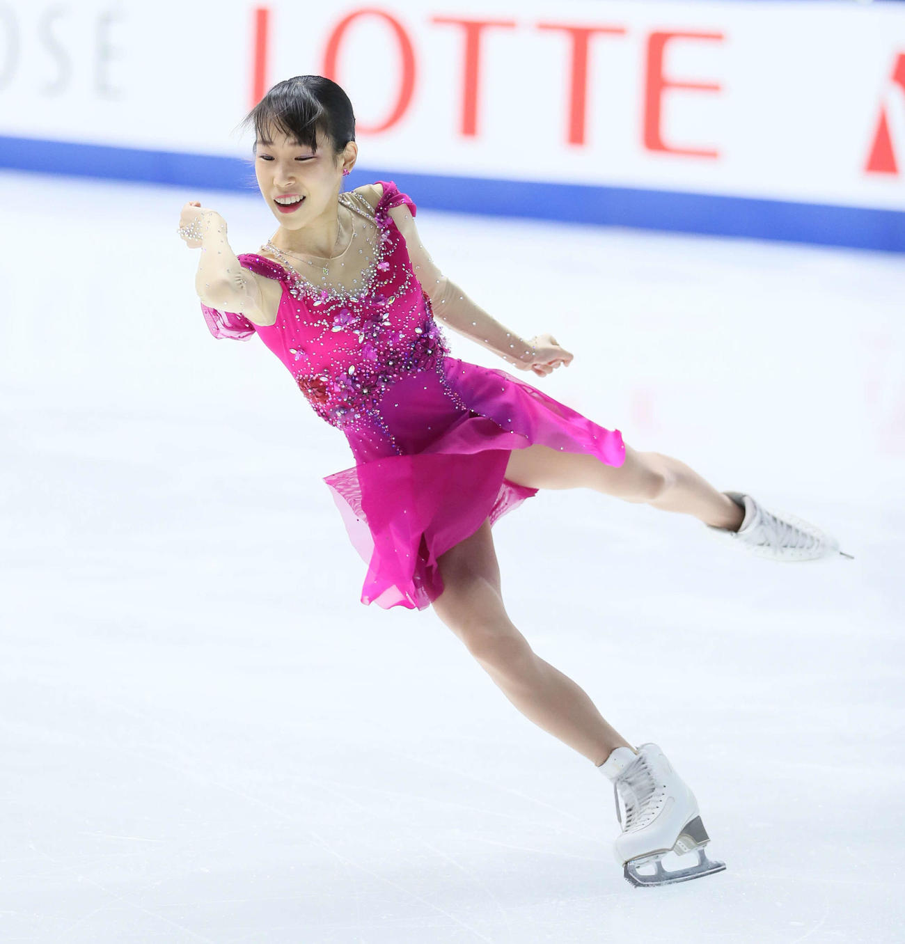 フィギュアスケートNHK杯女子ショートプログラム　演技をする三原舞依（代表撮影）