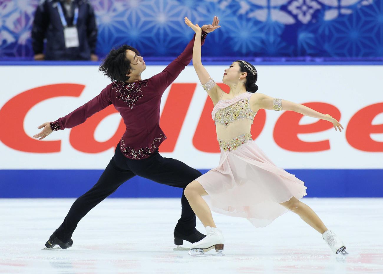 26日、練習するアイスダンスの村元哉中・高橋大輔組（代表撮影）