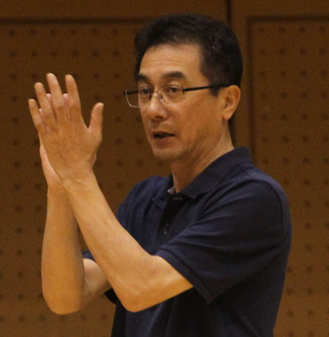 練習試合の指揮を執る富樫監督（18年8月）