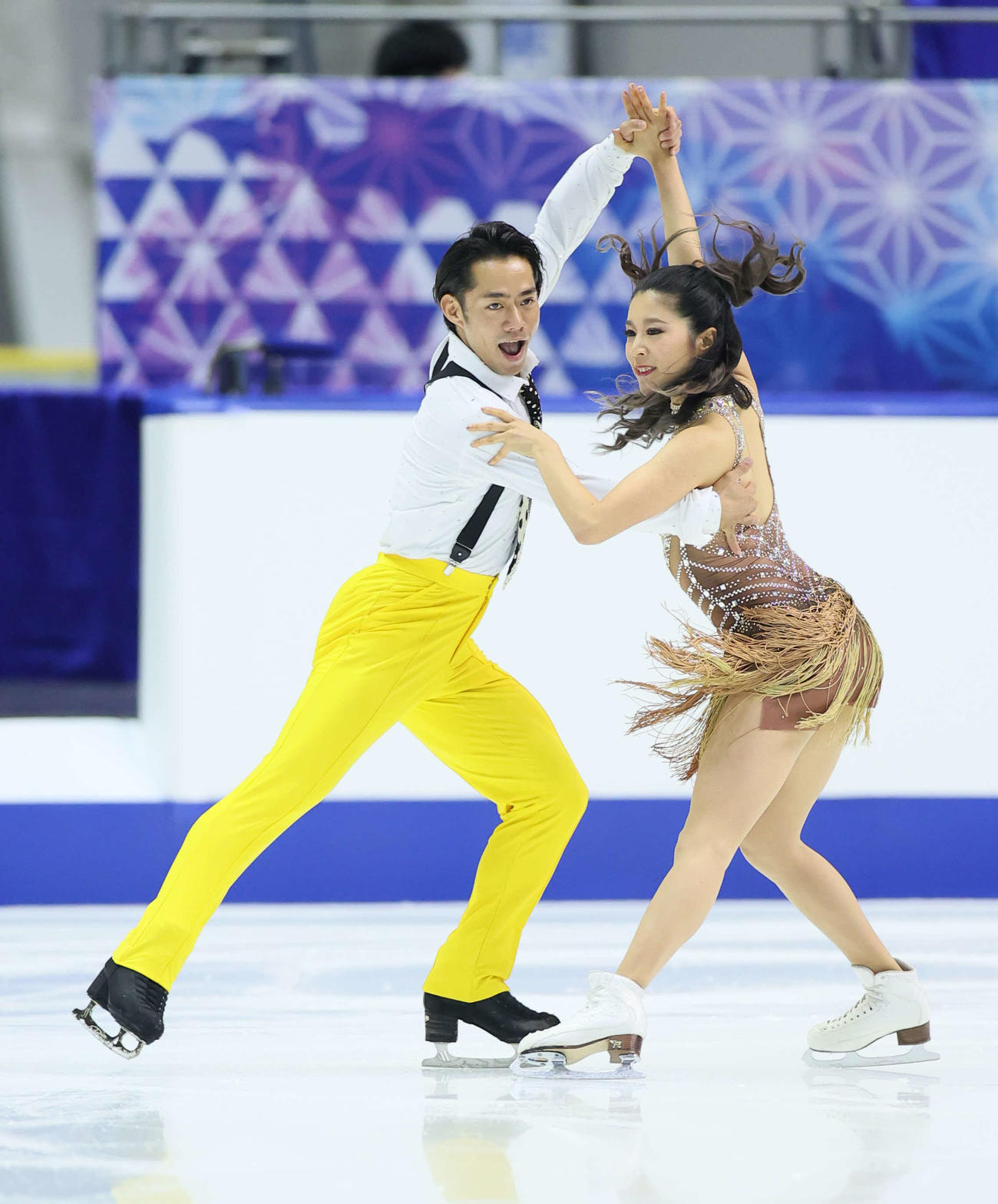 フィギュアスケートNHK杯アイスダンスリズムダンス　演技をする村元哉中・高橋大輔組（代表撮影）