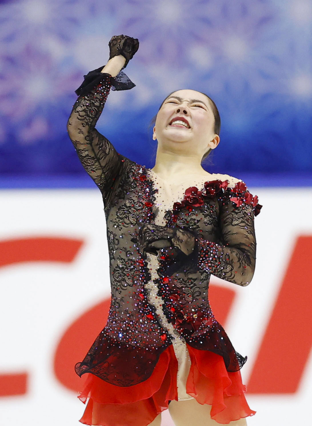 女子フリーの演技を終え、ガッツポーズする樋口新葉（代表撮影）