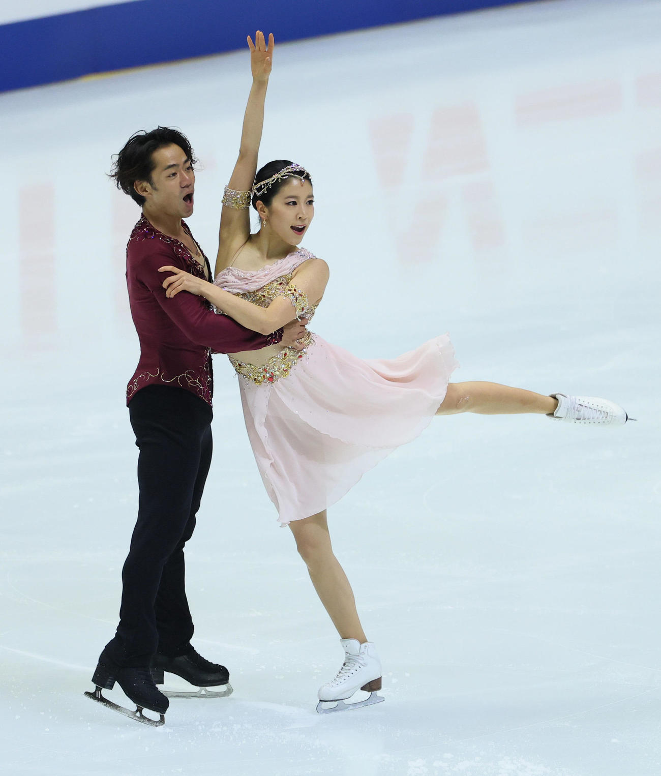 アイスダンスフリー　演技をする村元哉中・高橋大輔組（代表撮影）