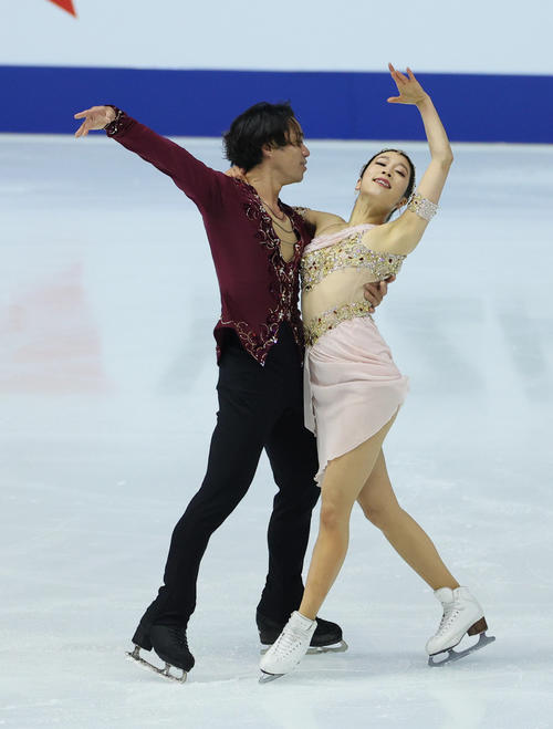 アイスダンスフリー　演技をする村元哉中・高橋大輔組（代表撮影）