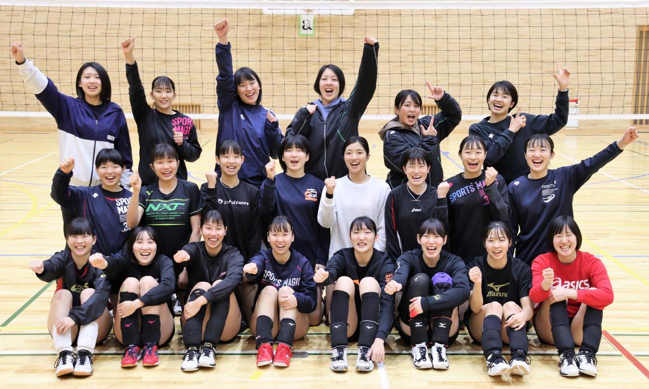 自粛期間中に培ったチームワークを生かし全国ベスト16入りを目指す新潟医療福祉大学女子バレー部