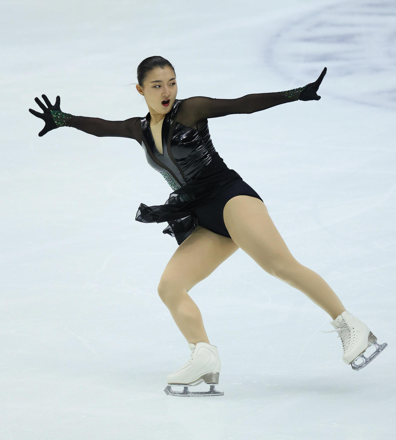 女子フリー　演技をする坂本花織＝28日、東和薬品RACTABドーム（代表撮影）
