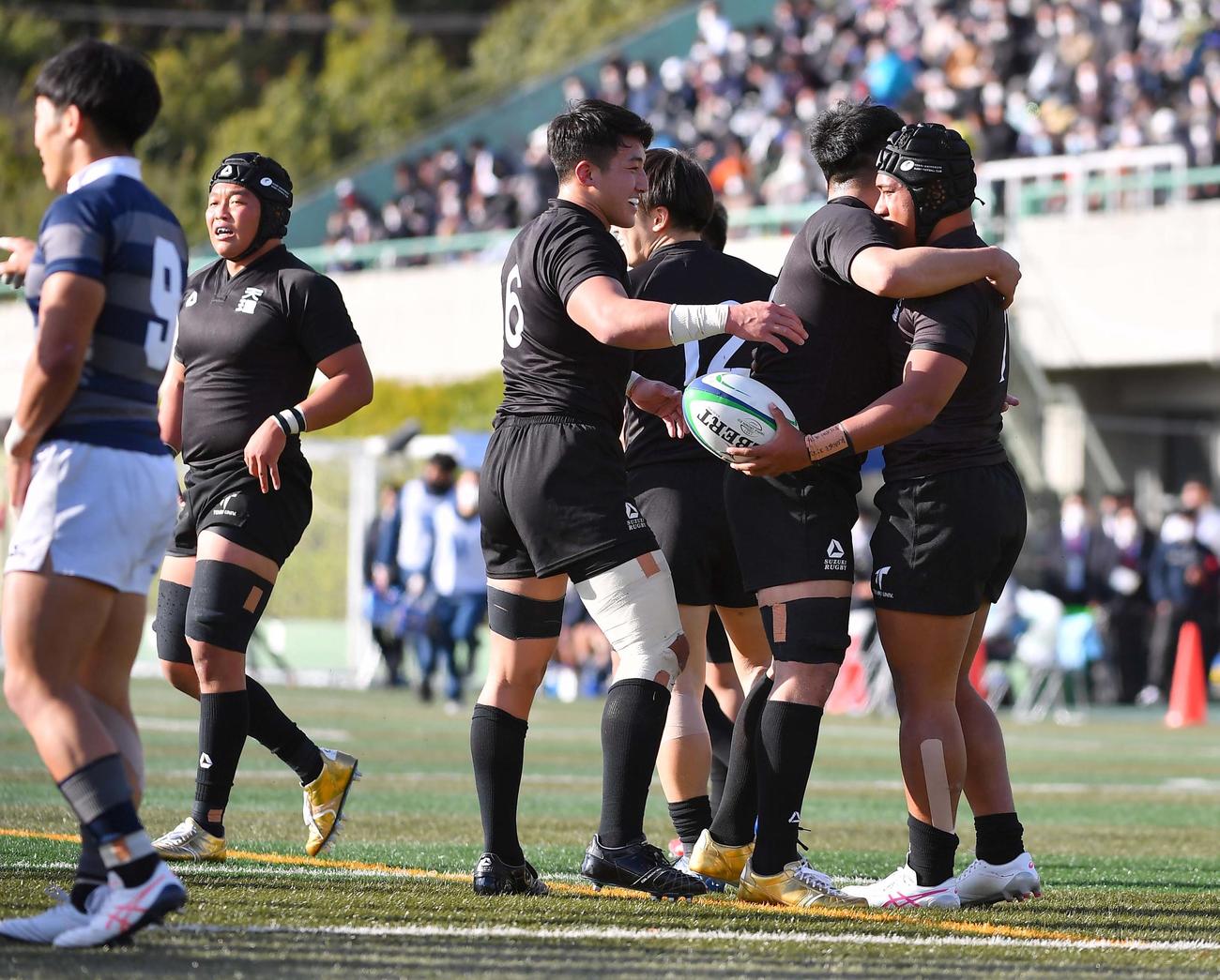 先制トライを決める天理大WTBマナセ・ハビリ（撮影・上田博志）