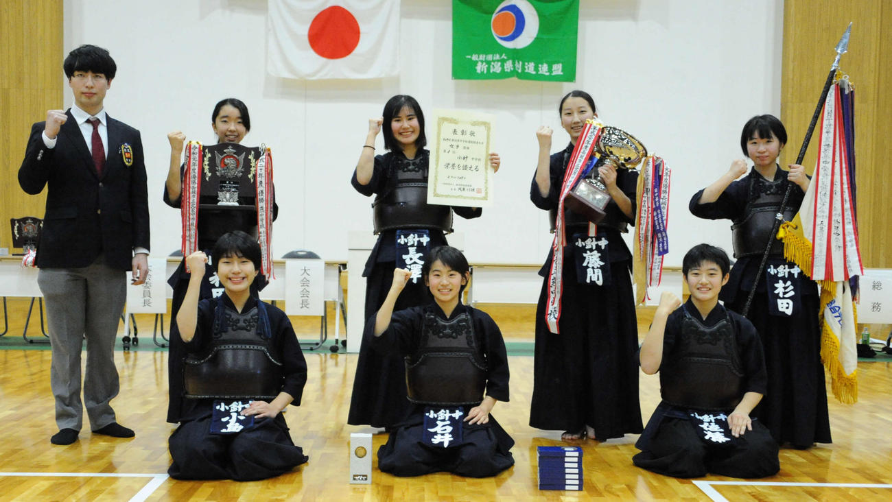 女子で19年ぶりの優勝を決めた小針のメンバー
