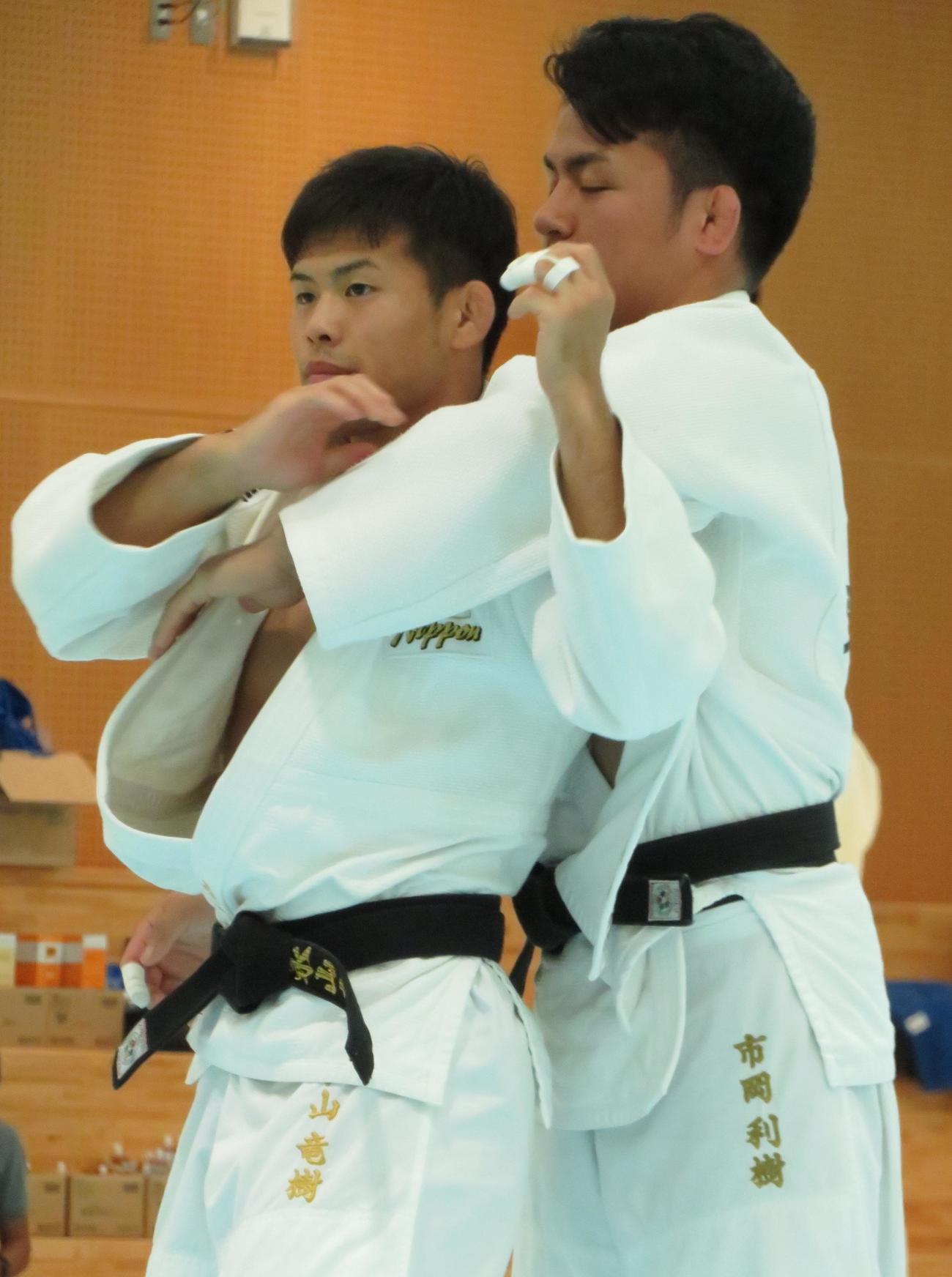 19年世界選手権前の合宿で調整する永山竜樹（左）（撮影・峯岸佑樹）