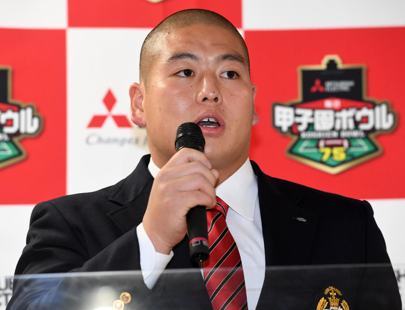 甲子園ボウルで関学大と対戦が決まり会見する伊東主将（撮影・前岡正明）