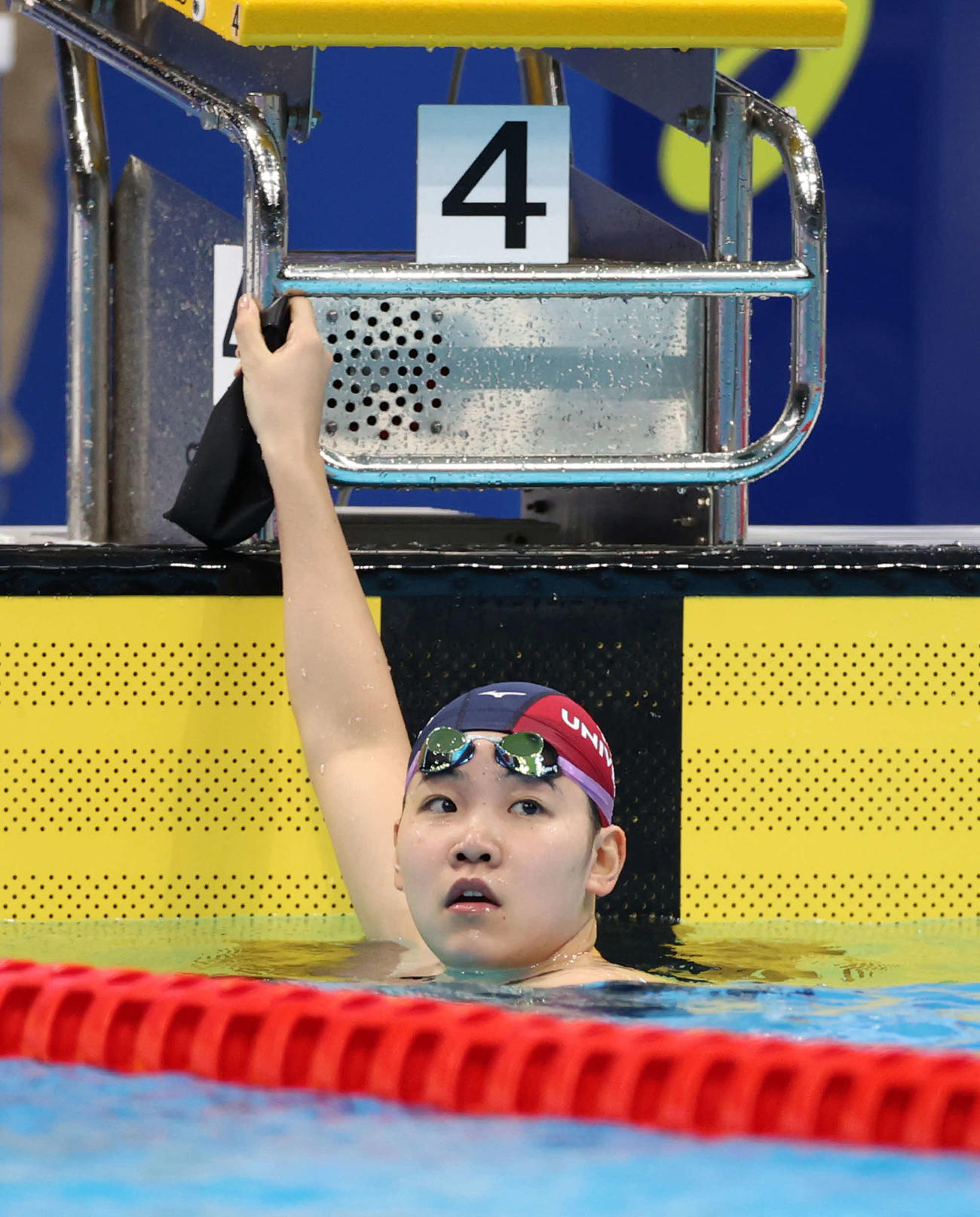 女子200メートル自由形決勝、1分58秒12で優勝した白井（撮影・河野匠）
