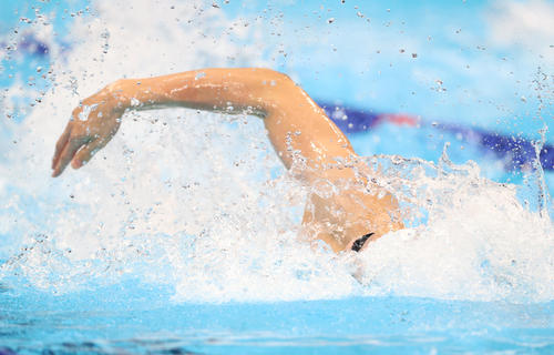 男子200メートル自由形決勝で力泳する松元（撮影・河野匠）