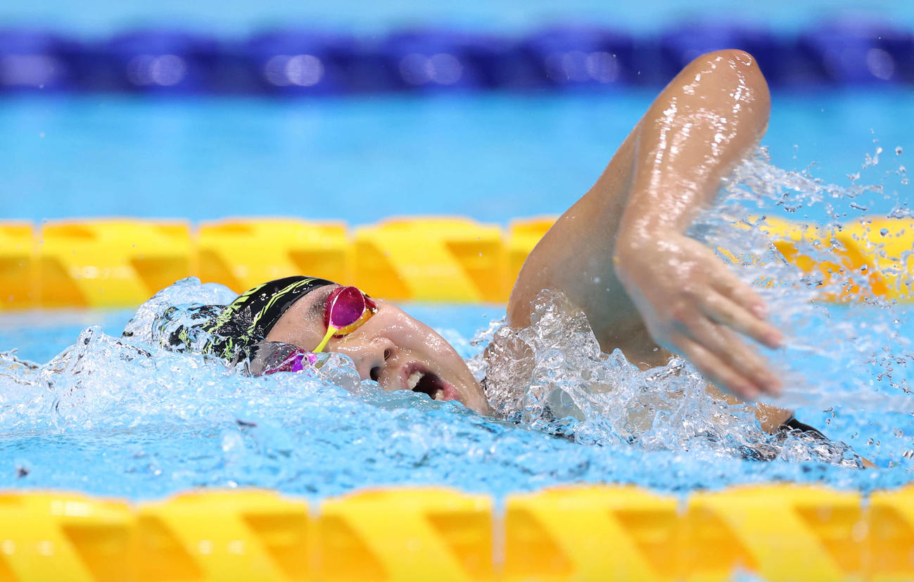 女子1500メートル自由形決勝、16分13秒80の日本高校新で優勝した難波（撮影・河野匠）