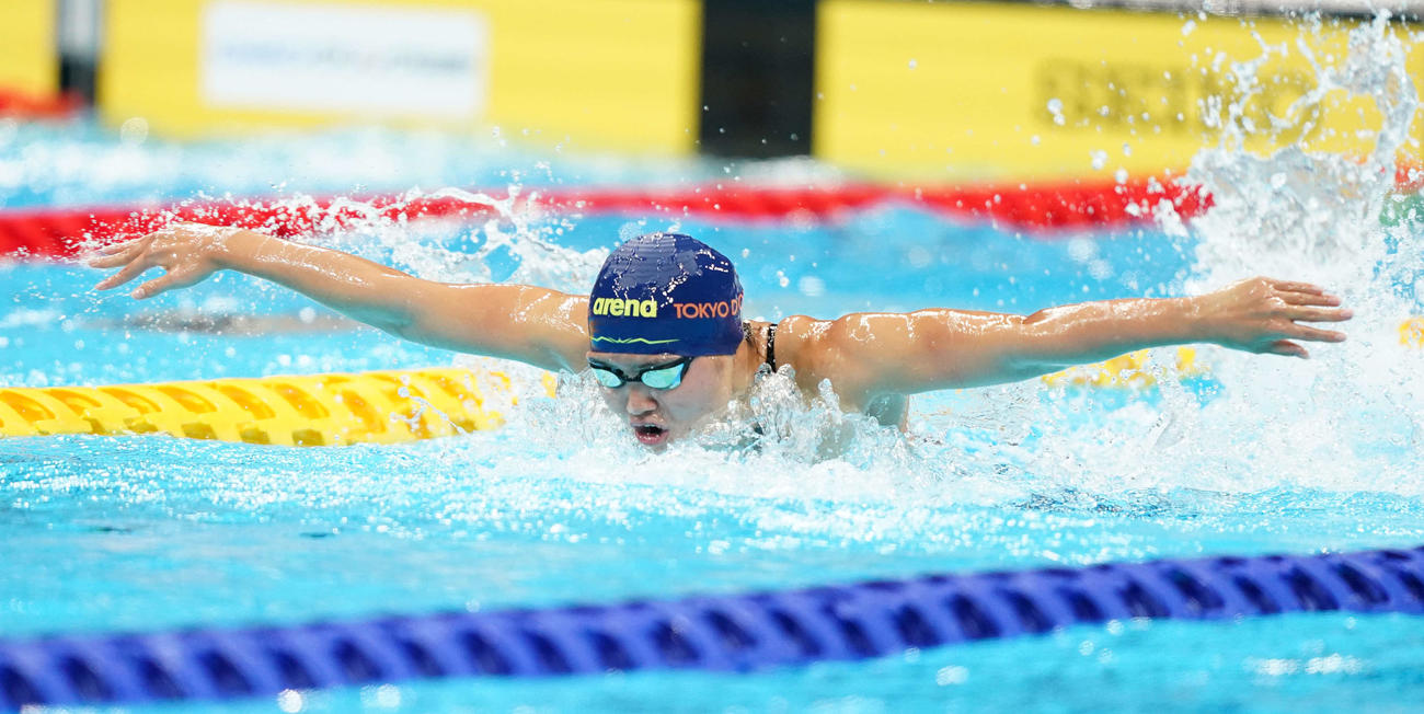 女子200メートルバタフライで優勝した長谷川（撮影・鈴木みどり）