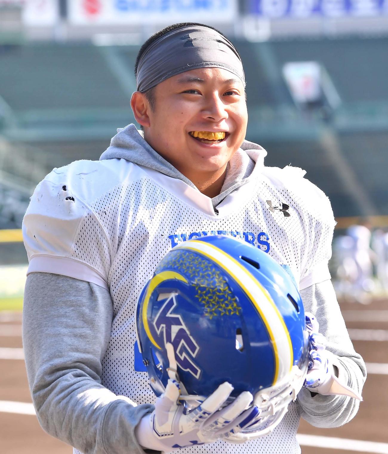 甲子園練習で笑顔を見せる関学大LB繁治亮依副主将（撮影・上田博志）