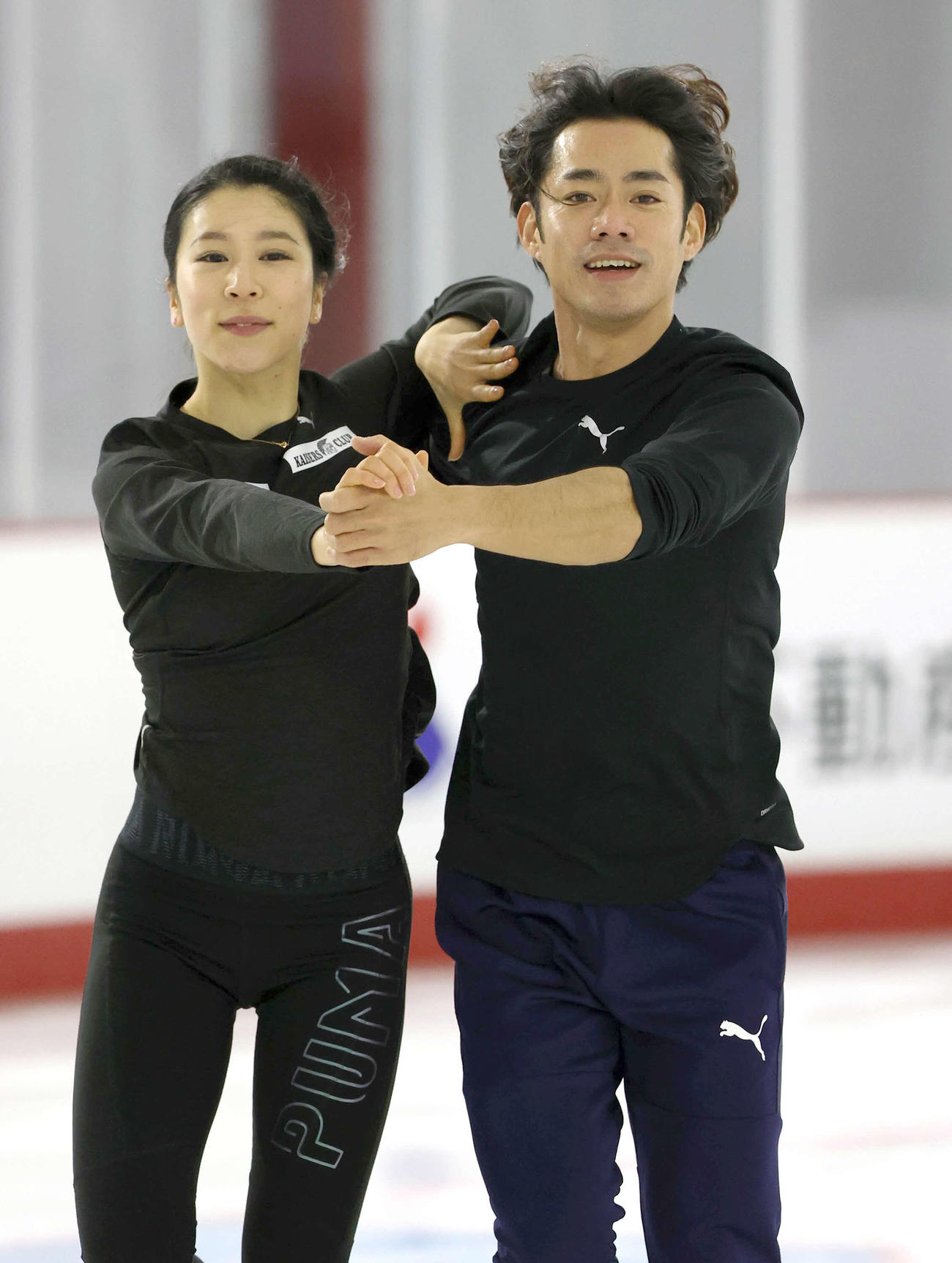 練習を公開したフィギュアスケートアイスダンスの村元、高橋組（代表撮影）