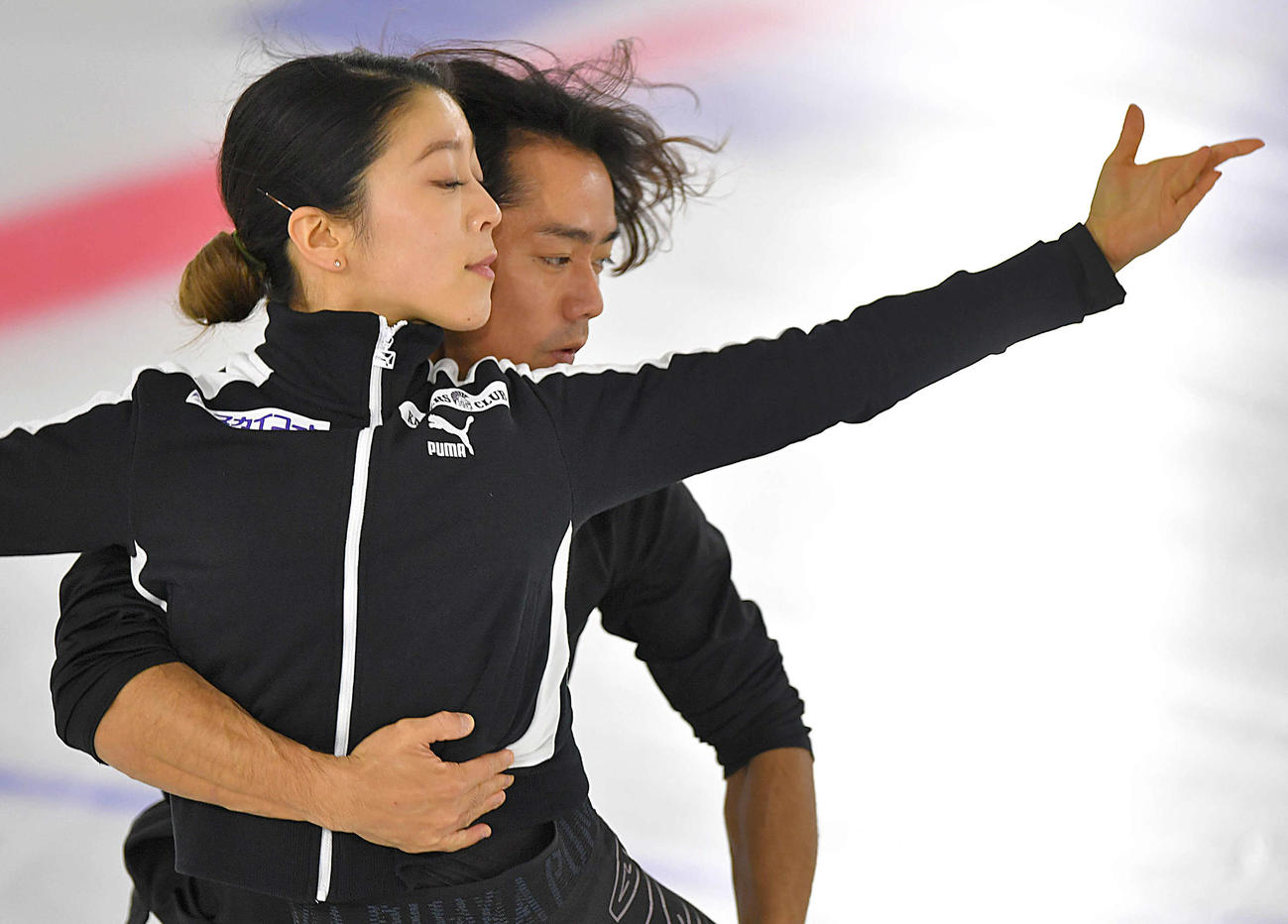 新しいスケートリンクで練習を公開した、アイスダンスの村元、高橋組（代表撮影）