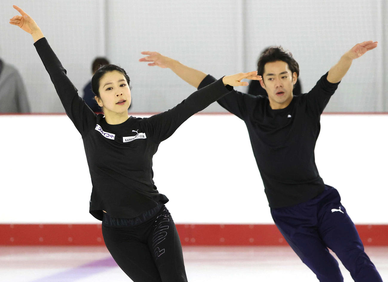 練習を公開したフィギュアスケートアイスダンスの村元、高橋組（代表撮影）