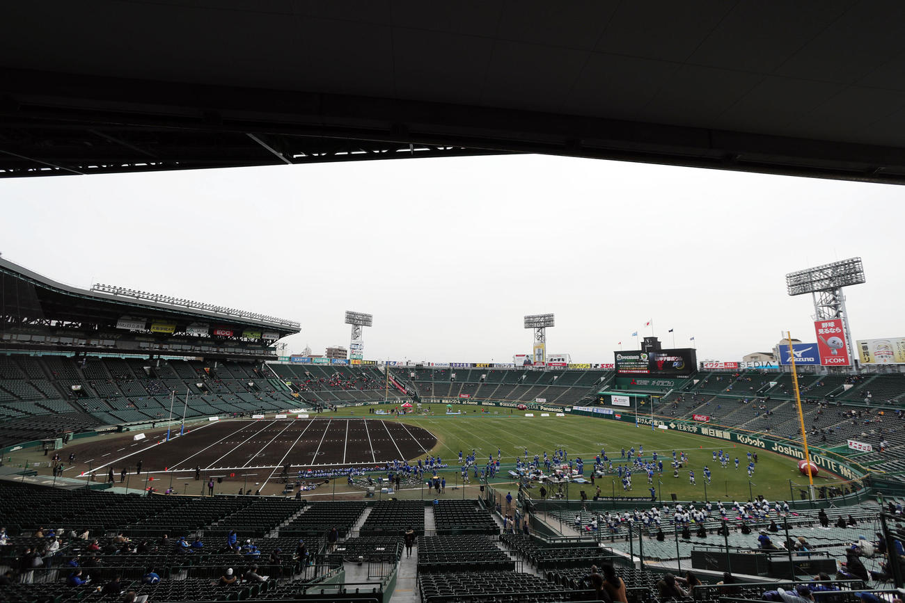 関学大対日大　試合前の甲子園球場（撮影・前田充）