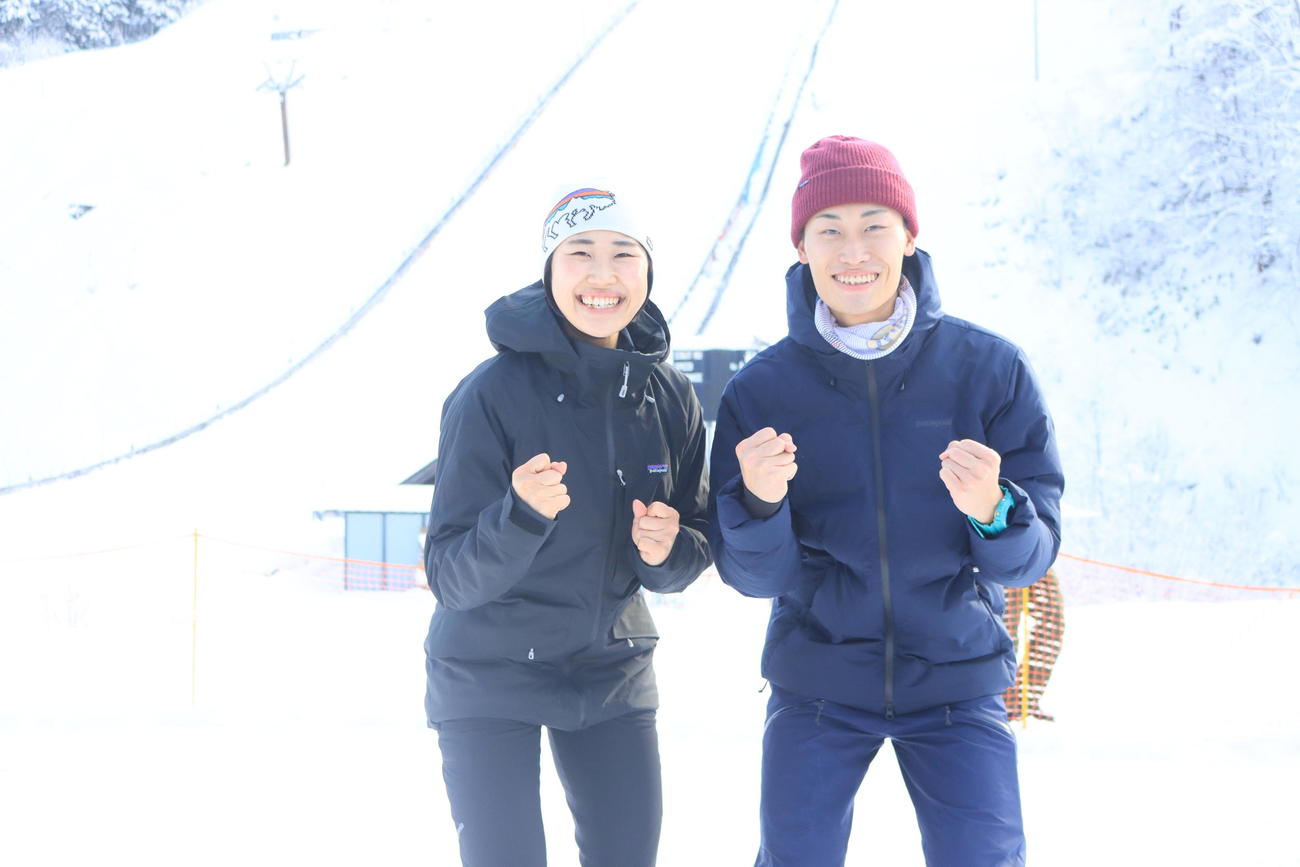 姉弟でアベック優勝を果たした女子の岩佐明香（左）と男子の岩佐勇研（撮影・保坂果那）