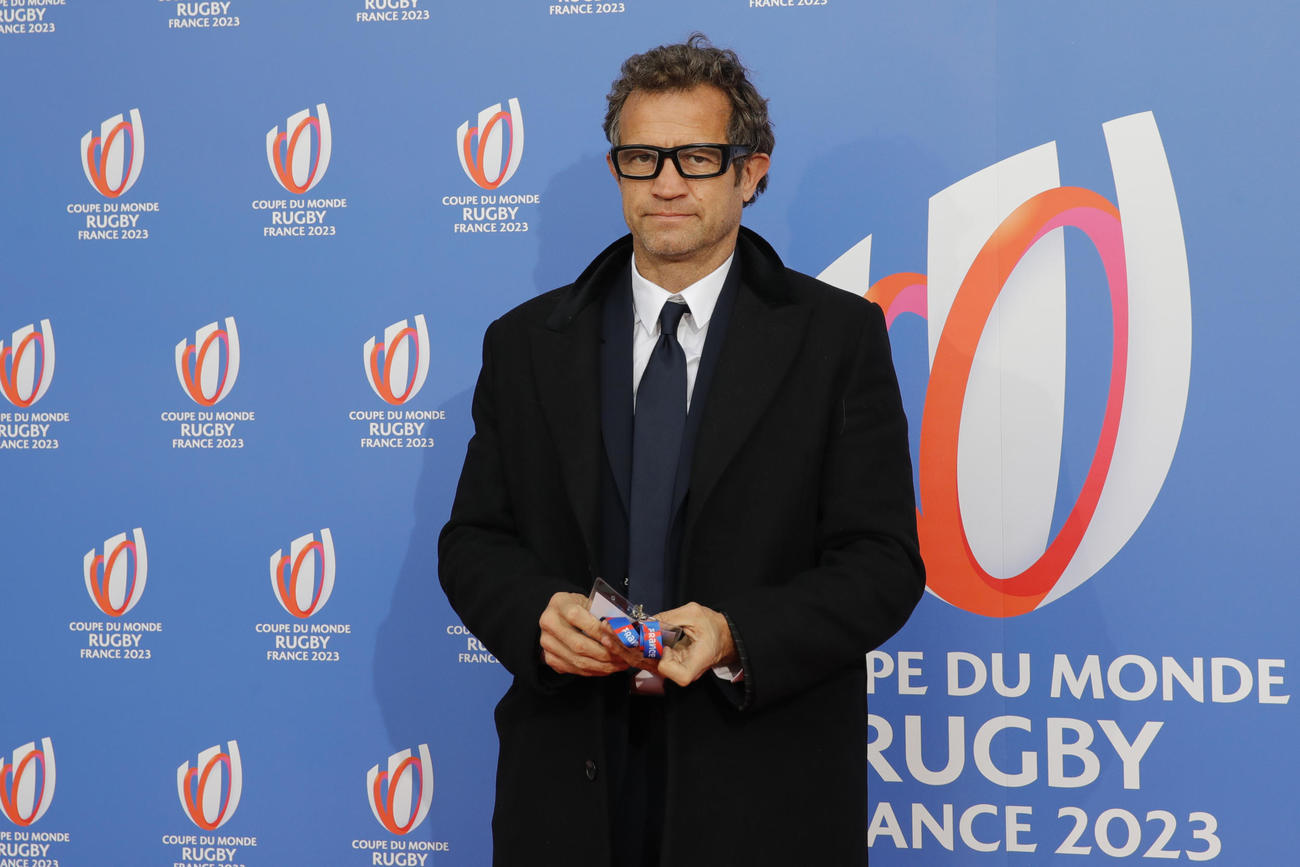 2023年W杯の抽選の前にポーズをとるフランスのファビアン・ガルティエHC（AP）