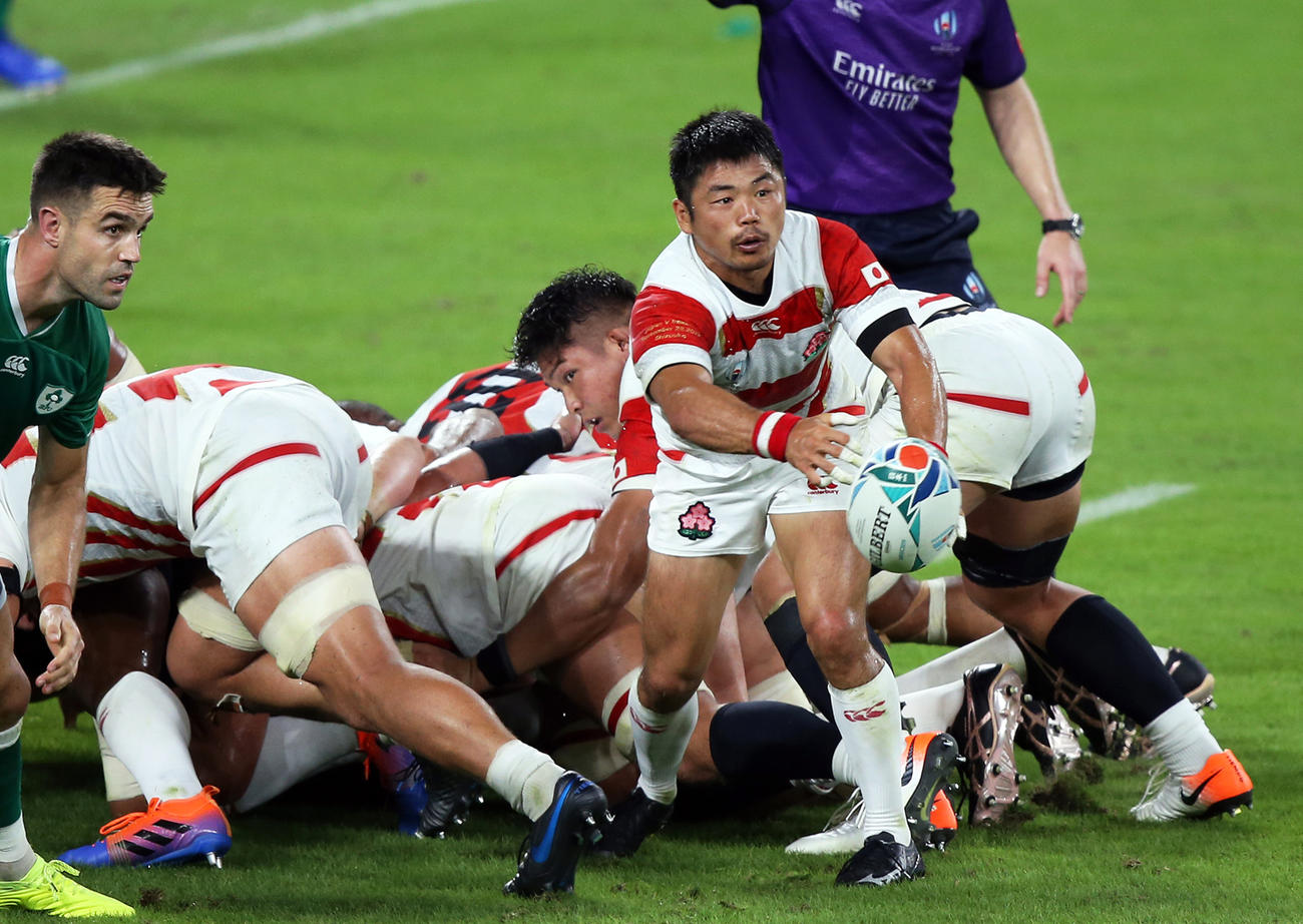 19年9月、W杯日本大会のアイルランド戦で、パスを出すSH田中史朗