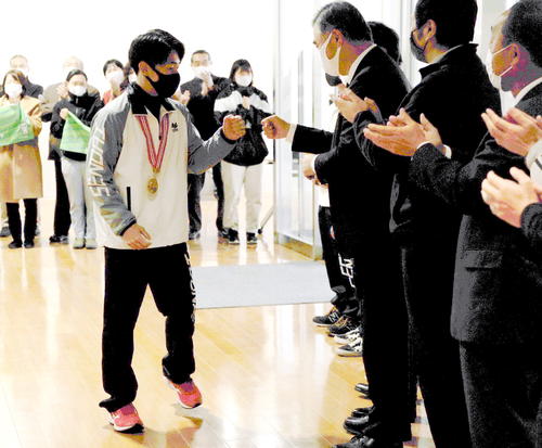 床２連覇の仙台大 南 新技で内村との五輪争い制す スポーツ 日刊スポーツ