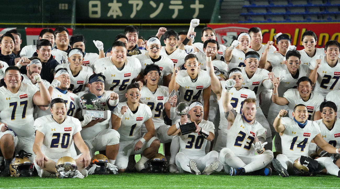 Xボウルを制し、喜ぶオービックの選手たち（撮影・菅敏）